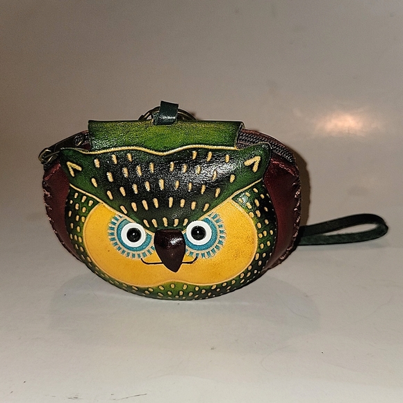 FRANCESA’S COLLECTION LEATHER OWL WRISTLET COIN POUCH.